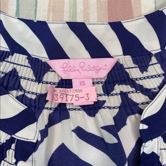 Lilly Pulitzer Elsa Silk Top in Navy & White
Seagull Print - Picture 9 of 16
